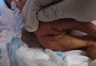 Un niño acostado en una cama

El contenido generado por IA puede ser incorrecto.